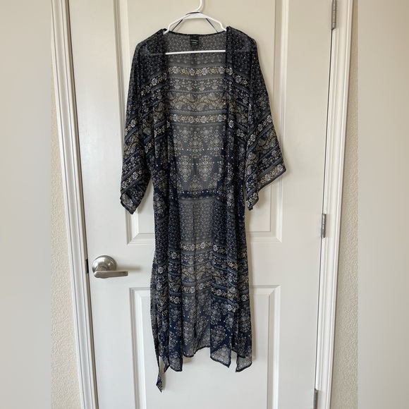 Express Blue Kimono with Flowing Sleeves and Tie Belt - Picture 5 of 11